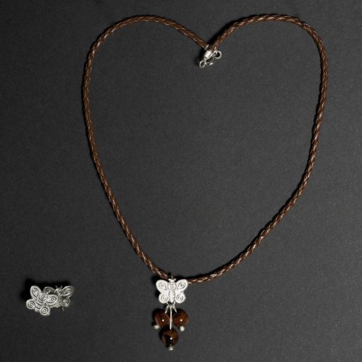 Cygni: Kombination av halsband, berlock och örhängen. Sterling silver och kristaller, glansig och polerad