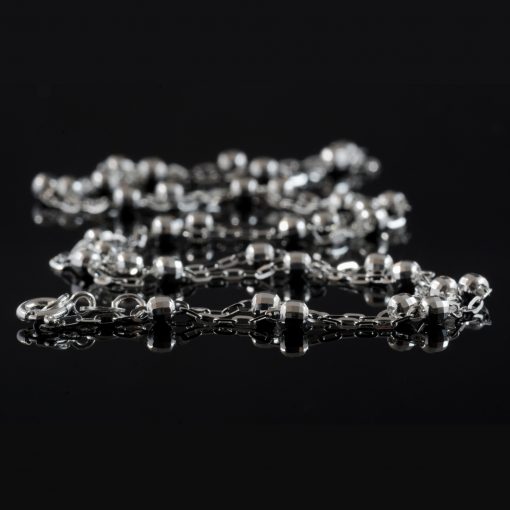 Lacaille: Halsband sterling silver, små länkar, små rutiga bollar med glansig finish