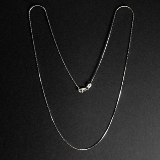 Vela: Halsband sterling silver, liten länk, med glansig finish.